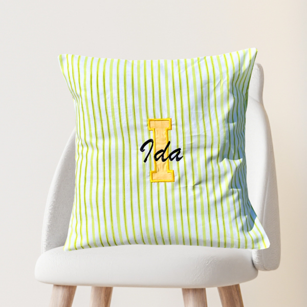 Namenskissen-Hülle mit Buchstabenapplikation und Wunschname bestickt 40x40 cm